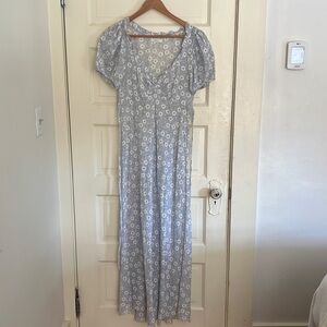 Doen white and blue daisy print dress.  100% cotton. No stains, rips or tears.